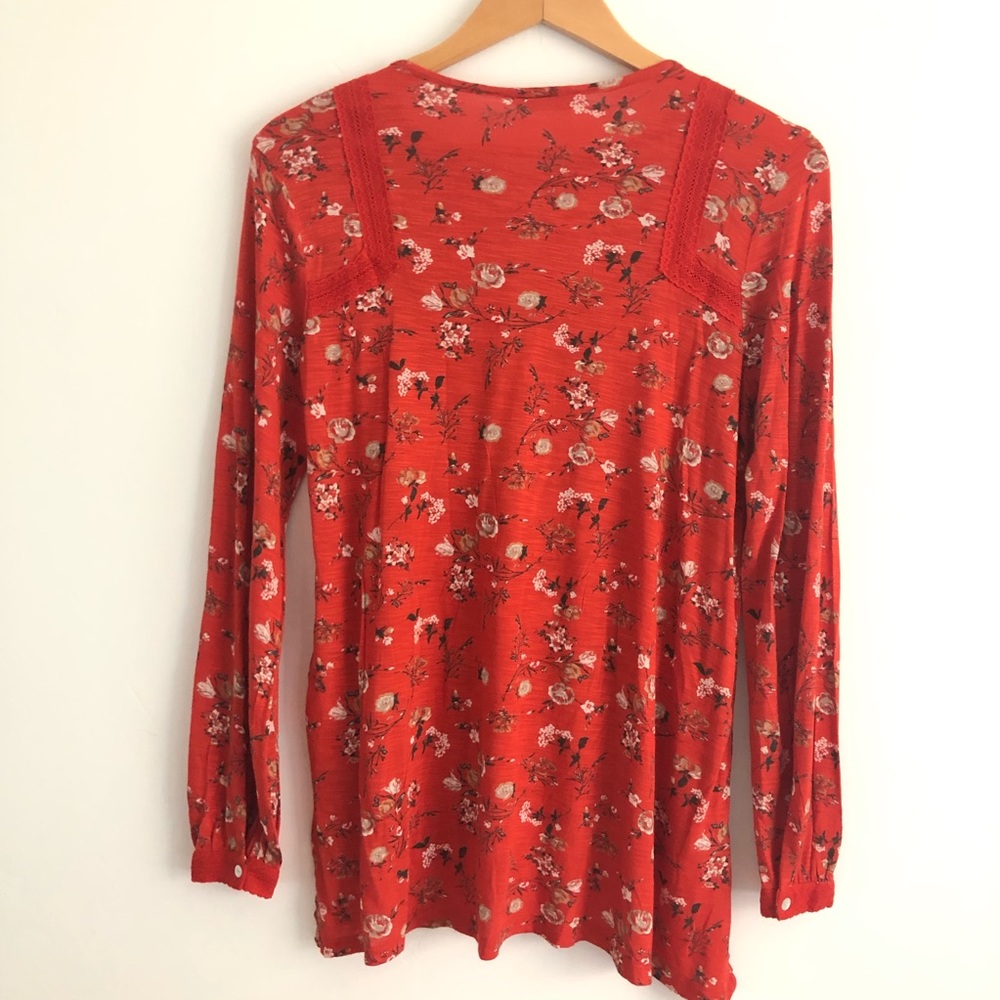 Lucky Brand red floral top blouse lace details viscose soft key hole neck sz XS - Picture 6 of 15